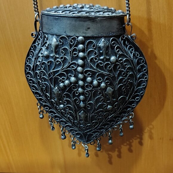 Artisan Handbags - Vtg Sajai HANDCRAFTED METAL ORNATE EVENING BAG with chain